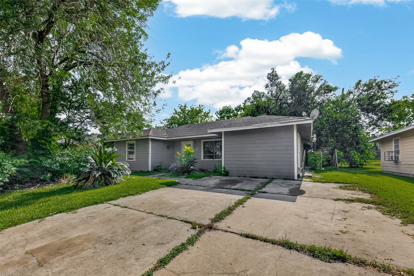 Photo - 10506 Buffum St