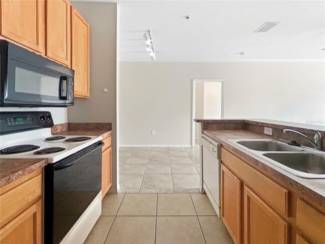 Photo - 10205 Courtney Palms Blvd Unidad 101