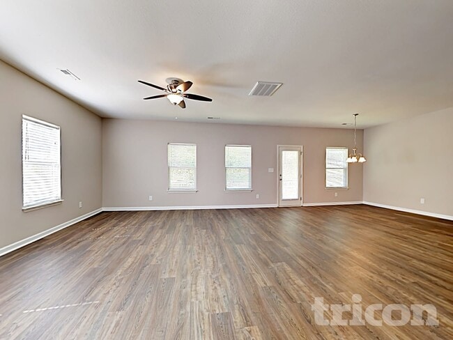 Photo - 917 Leatherstone Ln