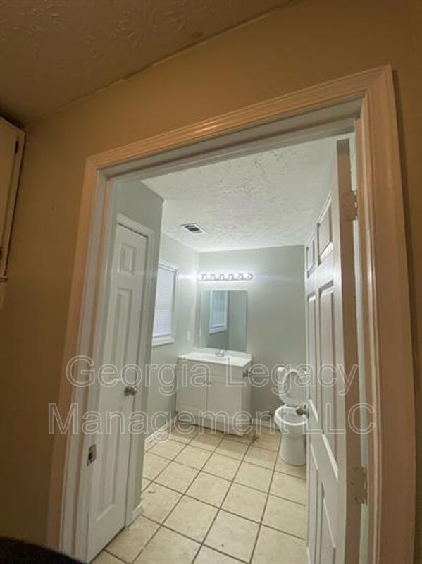 Photo - 896 Campbell St