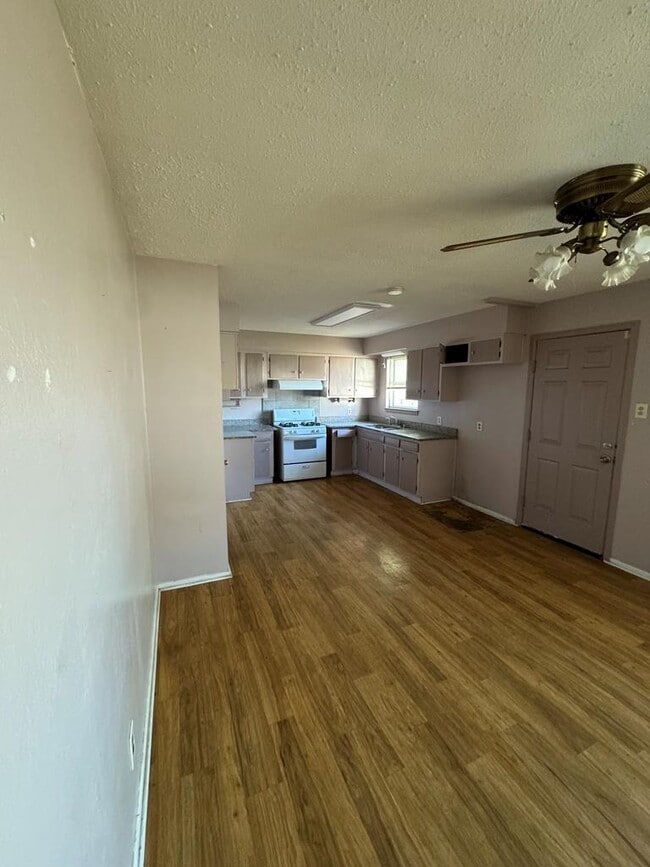 1303 E 52nd St