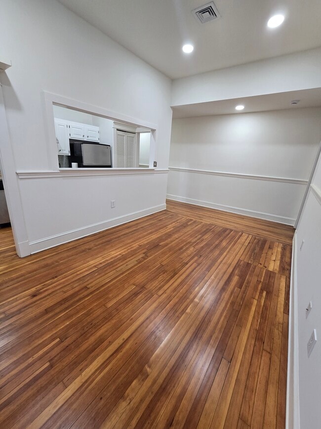 Building Photo - 101 S Saint Asaph St Unit #2