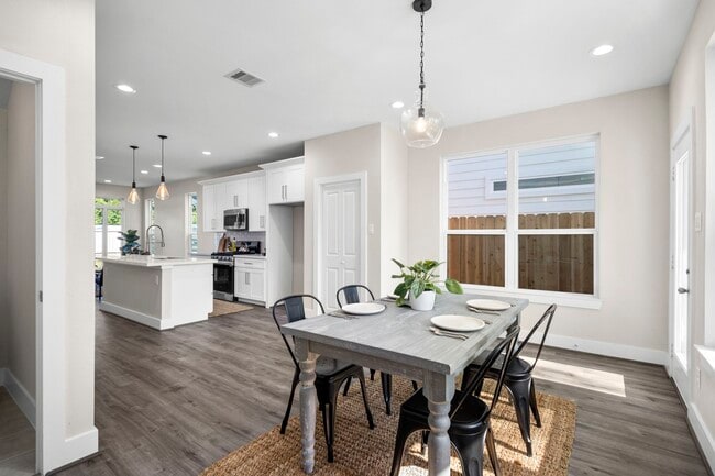 Photo - 8016 Willow St