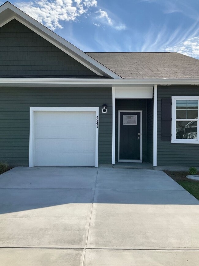 Photo - Welcome to this stunning townhouse in Leland, NC!