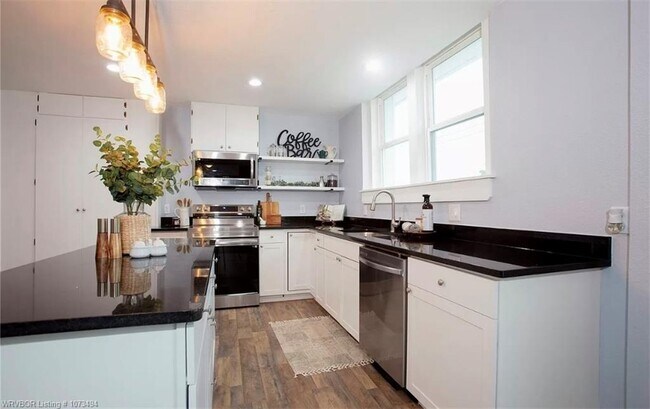 Photo - 110 S 13th St