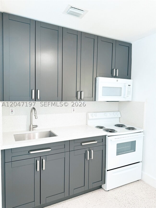 Building Photo - 1235 NW 6th St Unit 6