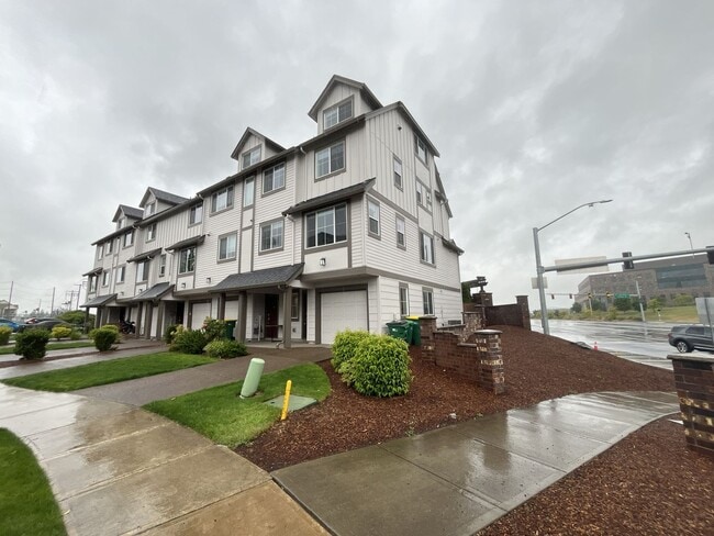 Photo - Stunning Corner-Unit Townhome with 4th Bedroom Private Suite in River Terrace, Bonus Room, Pool, ...