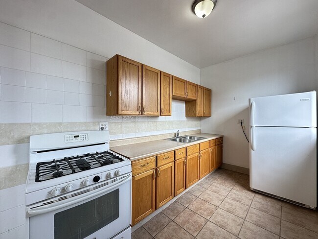 Photo - 1670 W Pratt Blvd Unit 4