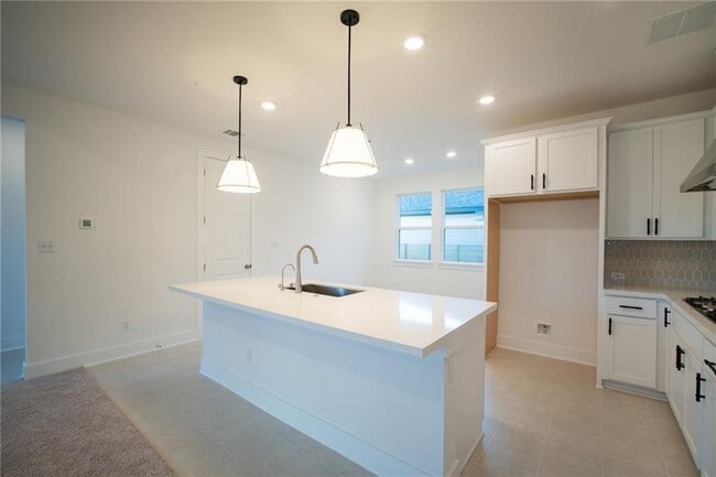 Photo - 524 Foresail Rd