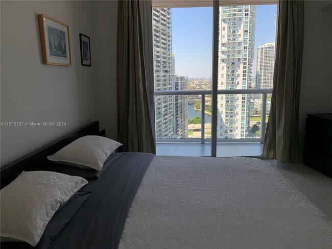 Photo - 485 Brickell Ave