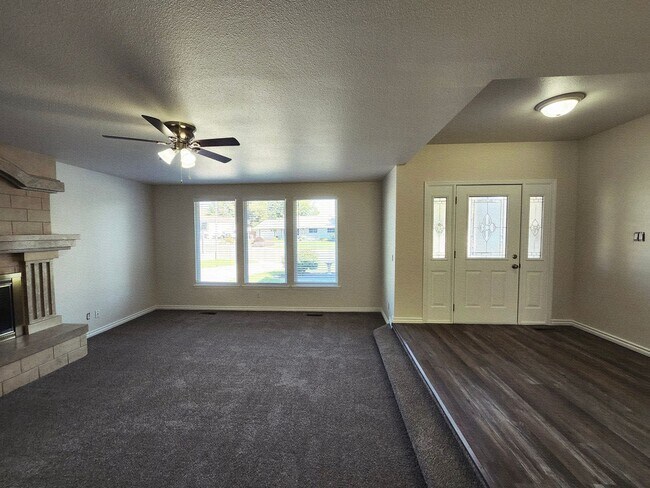 Photo - 411 W 21st Pl
