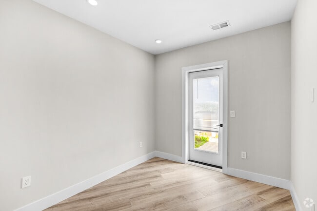 2BR, 1.5BA - 789SF - Primary Bedroom