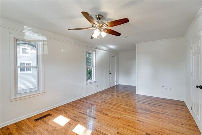 Photo - 711 Moore St