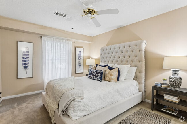 2BR, 2BA - 1,005SF - Primary Bedroom
