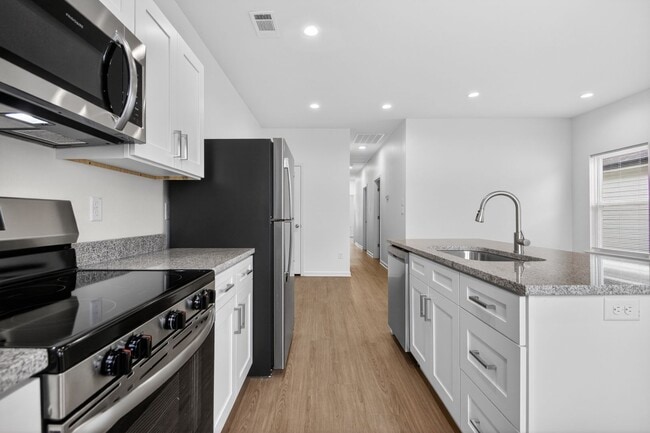 Photo - 3109 W 11th St Unit 3109 W 11th St - B