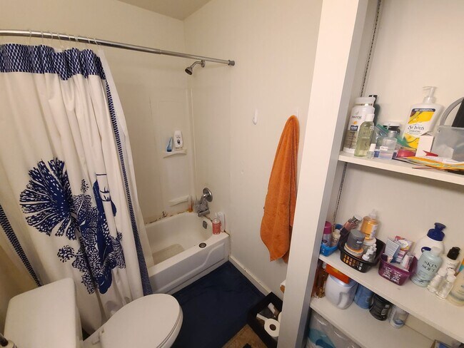 Photo - 4521 Centre Ave Unit #1