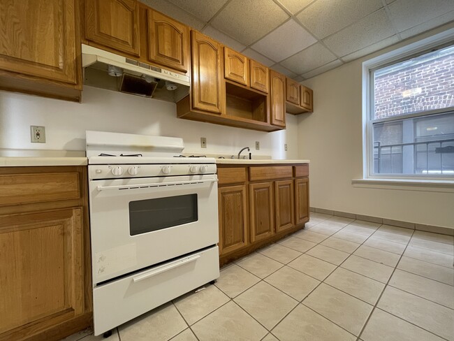 175 W 48th St 10 - 181 W 48th St Apartments Unit 10