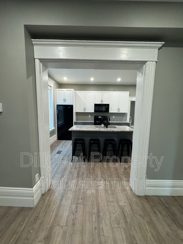 Photo - 203-203 Rubidge St