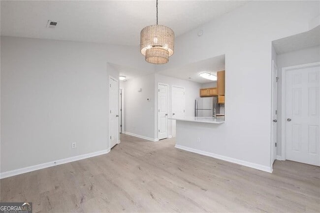 Photo - 211 Daventry Way