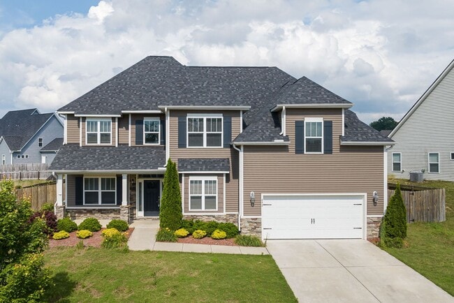 Building Photo - Pristine and Spacious Home in Highly Desirable Winston Pointe