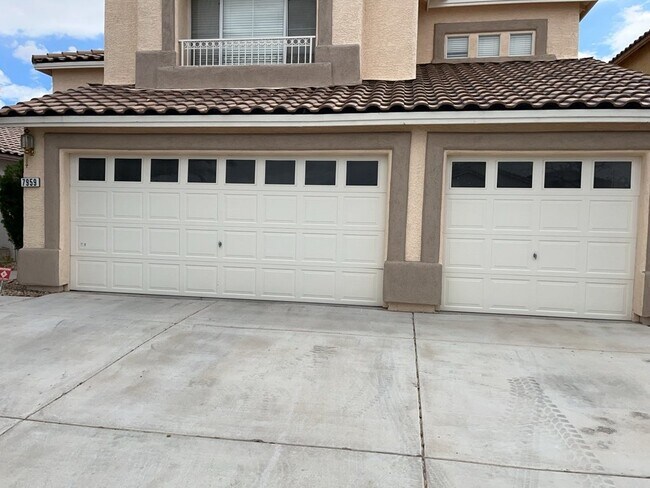 Photo - GET READY FOR SUMMER IN THIS BEAUTIFUL 5 BEDROM 3 BATHROOM HOME WITH A STATE OF THE ART APPLIANCE...