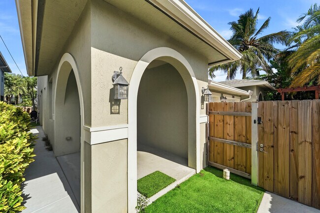 Photo - 1141 NE 3rd Ave