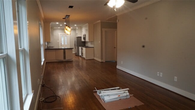 Photo - 825 Algregg St