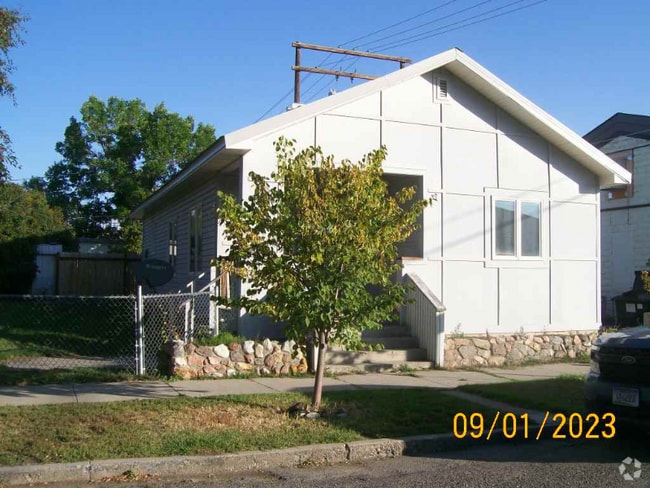 Building Photo - 114 W Clark St Rental