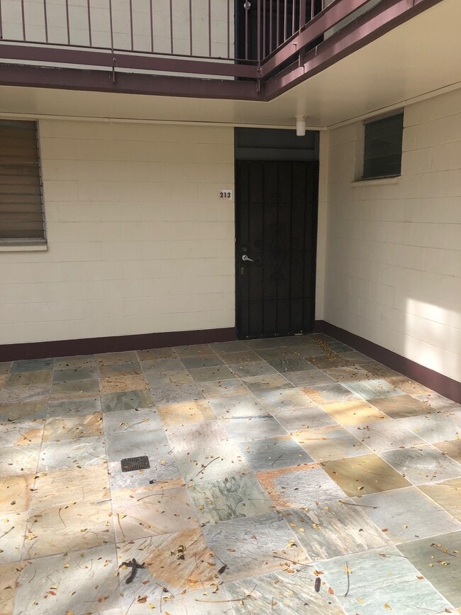 Building Photo - 1914 University Ave Unit 212