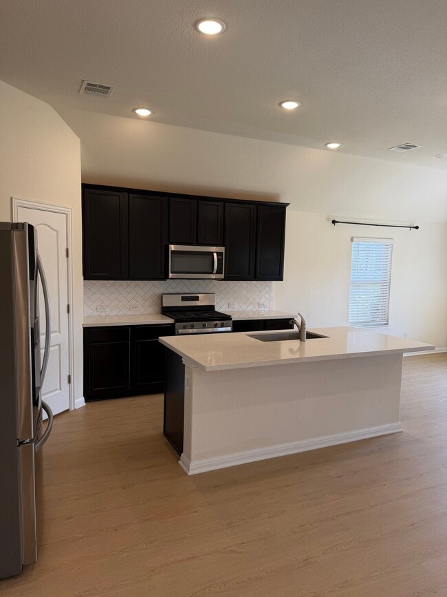 Photo - 1541 Harrongton Way