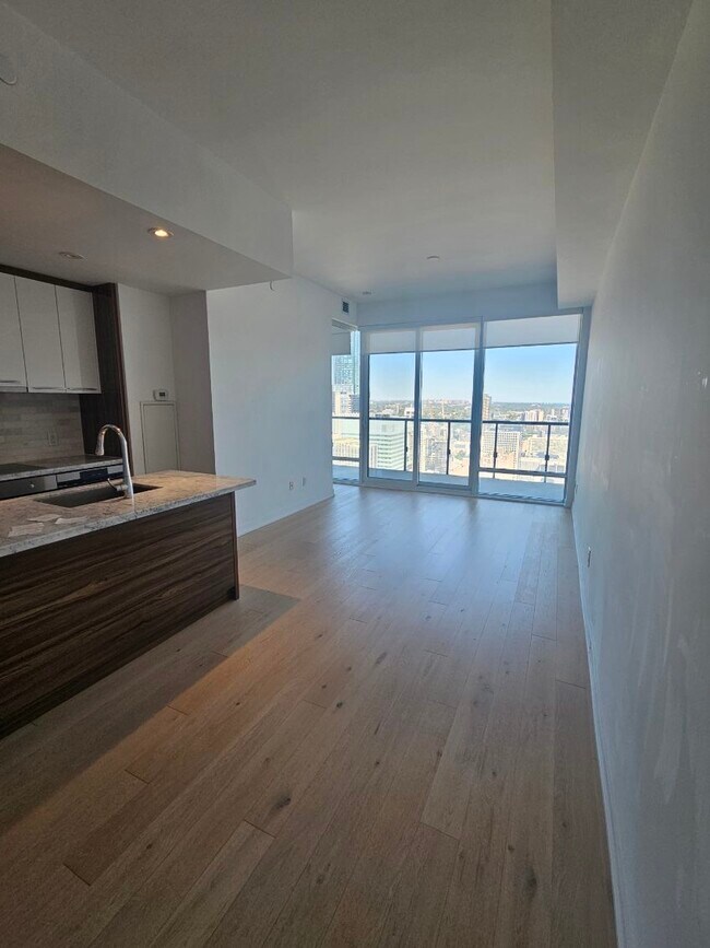 Photo - 488 University Ave Unit 3505