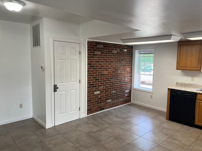 Dining - 7019 Church Hill Rd Unit B