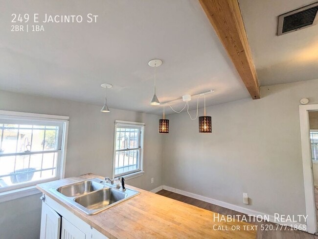 Photo - 249 E Jacinto St