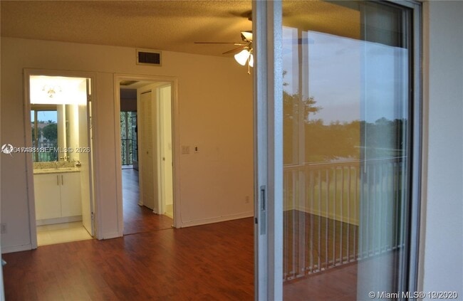 Photo - 101 SW 132nd Way Unit 415J