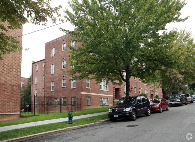 1418-1424 Somerset Pl NW