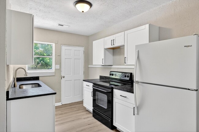 Photo - 437 Carver Ln