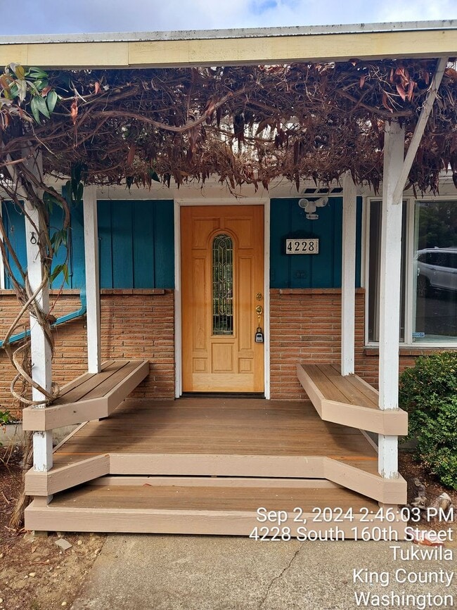 Photo - Tukwila/SeaTac daylight rambler - large home for rent - 4 bedrooms 2 bathrooms with 2 kitchens - ...