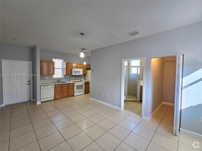 Building Photo - 9372 SW 171st Ct Unit Studio Rental
