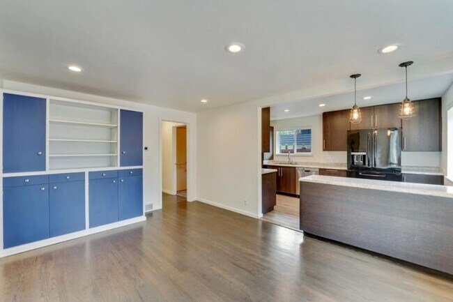 Photo - 3 bedroom in Seattle WA 98133