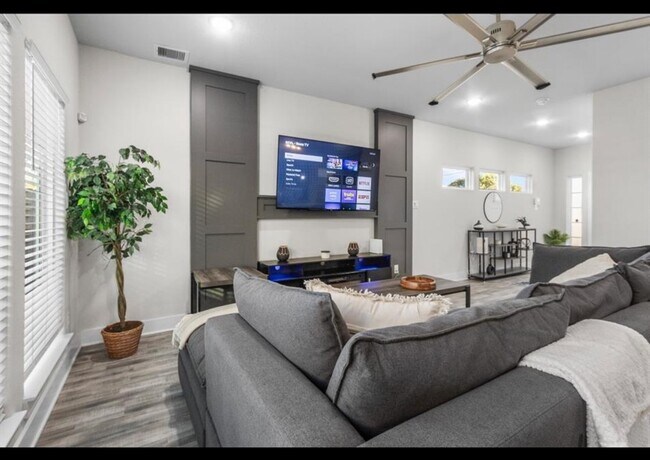 Photo - 4681 Bellfort Ave