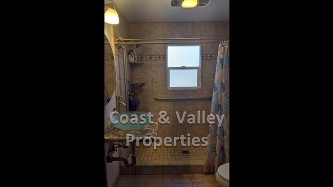 Building Photo - 10385 Reese Cir Unit 10385 Reese Cr. Room-2, Salinas, CA 93907
