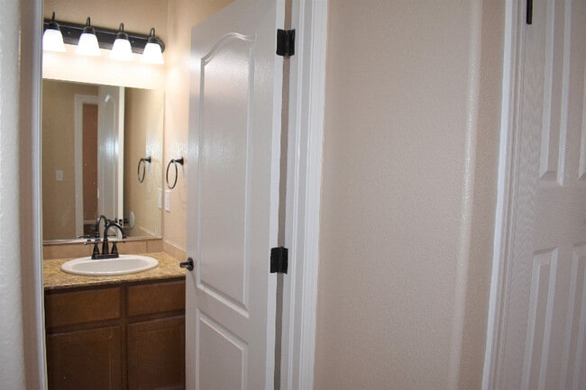 Photo - 6325 Reynolds Dr Unit 101