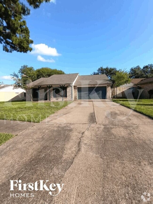 Building Photo - 17927 Lake Manor Dr Rental