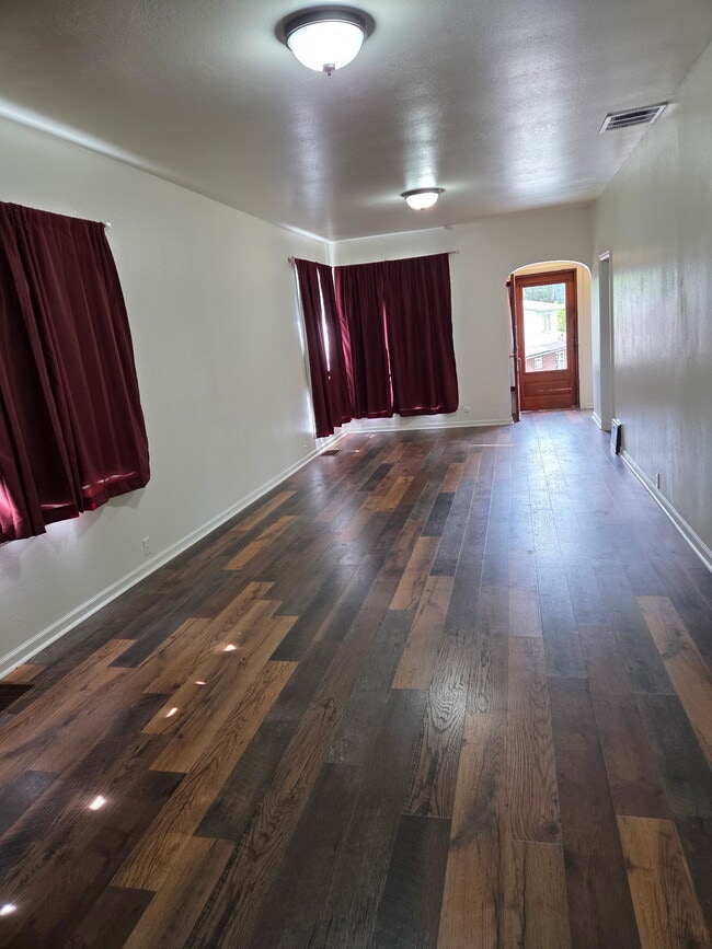 203 E Market Ave