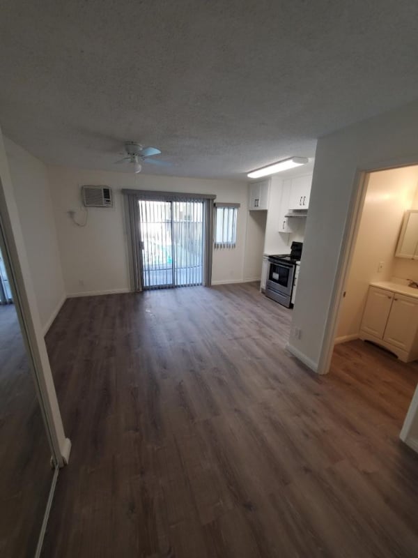 Photo - 13059 Oxnard St Unidad 106