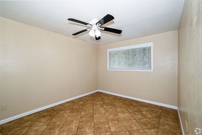 Photo - Campus Court Apartments