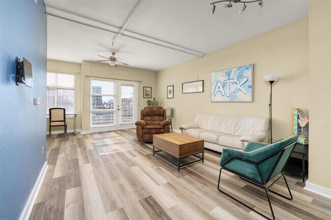 Photo - 711 W 26th St Unit 706