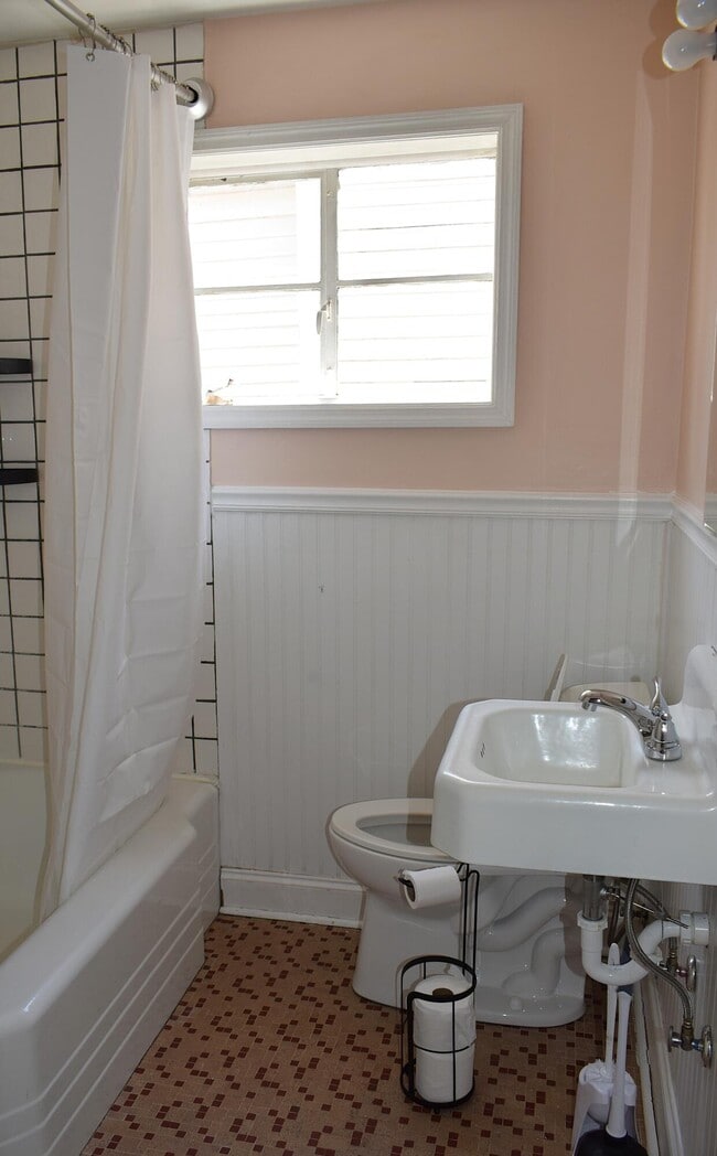 Photo - 1208 Hickman Rd