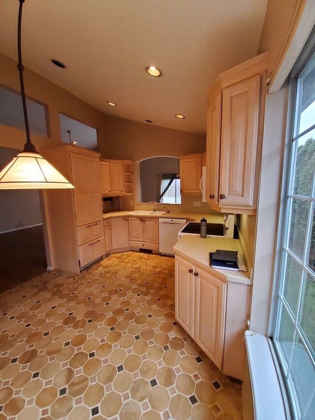 Photo - Great Home In Charbonneau