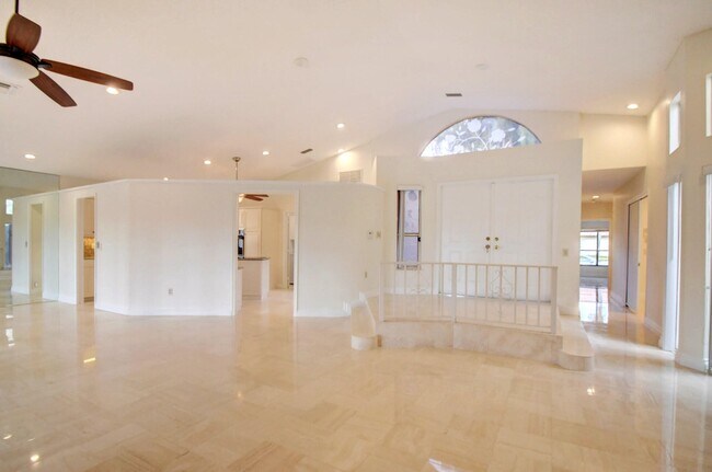 Photo - 22595 Esplanada Cir W